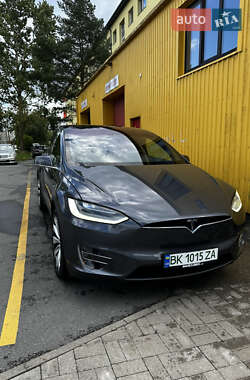 Внедорожник / Кроссовер Tesla Model X 2019 в Ровно