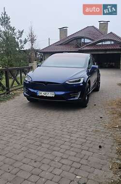 Позашляховик / Кросовер Tesla Model X 2016 в Рівному