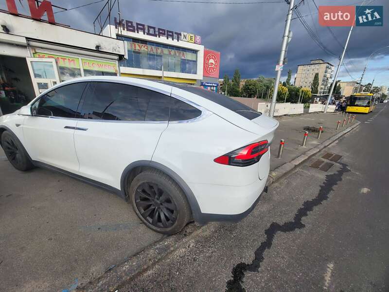Позашляховик / Кросовер Tesla Model X 2016 в Києві