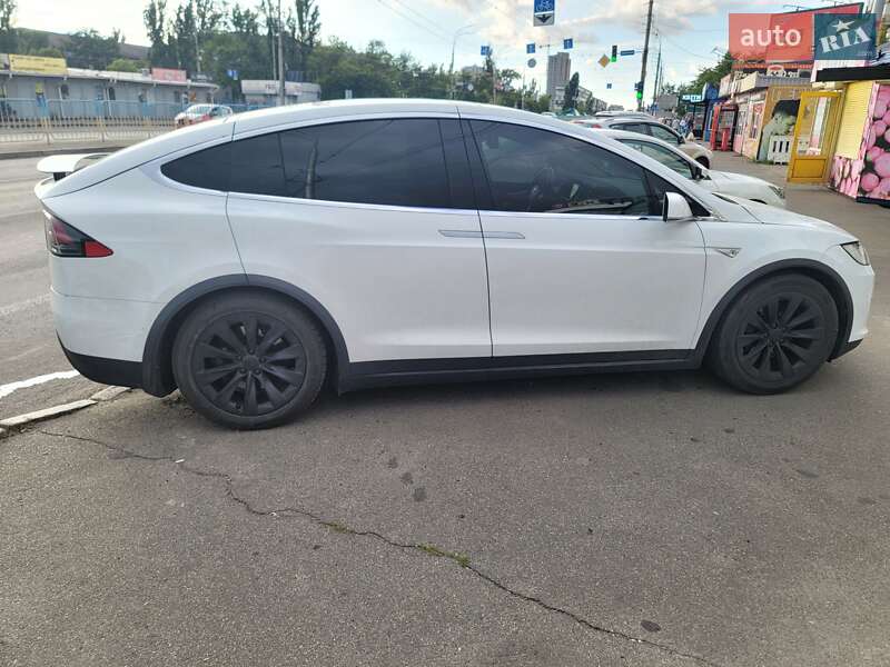 Позашляховик / Кросовер Tesla Model X 2016 в Києві