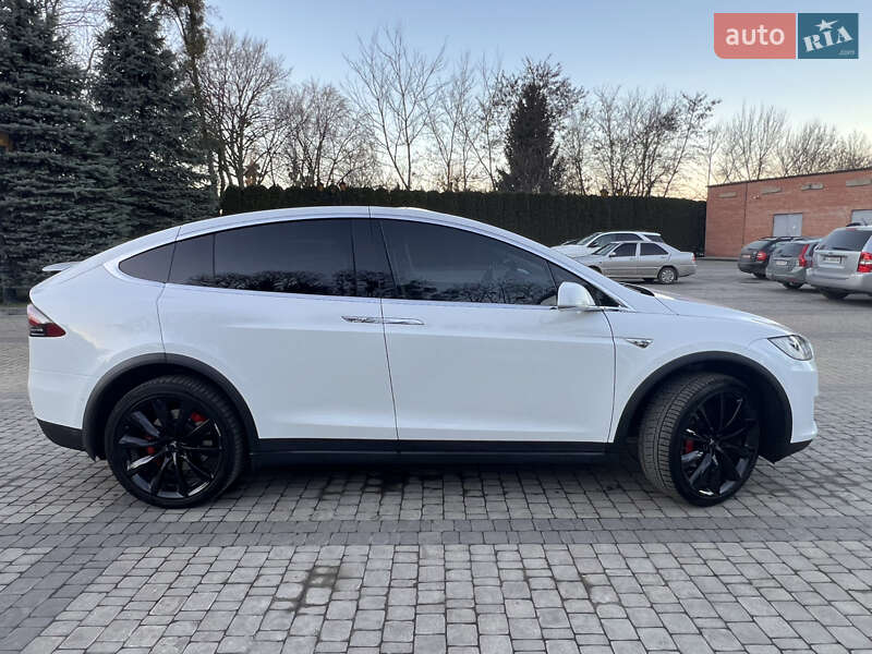 Позашляховик / Кросовер Tesla Model X 2016 в Львові