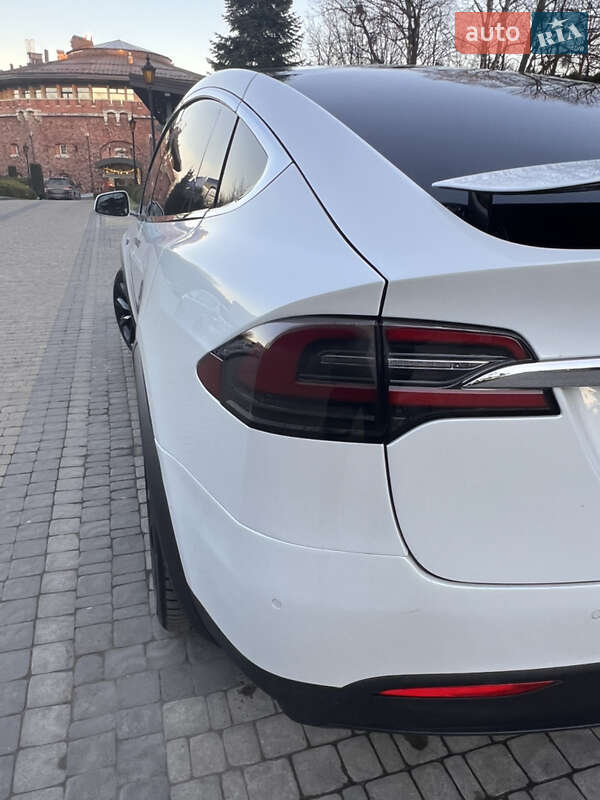 Позашляховик / Кросовер Tesla Model X 2016 в Львові