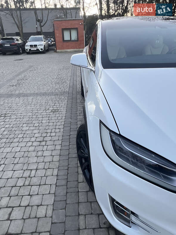 Позашляховик / Кросовер Tesla Model X 2016 в Львові