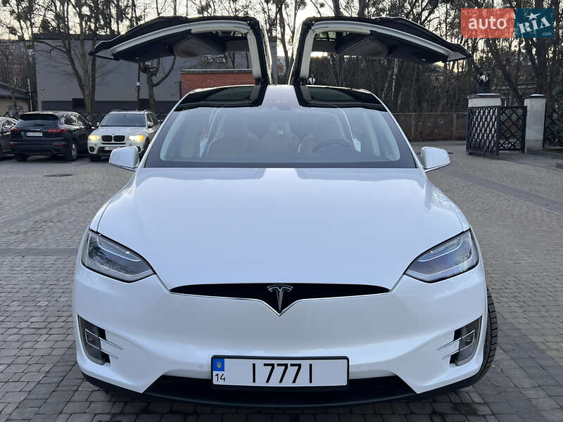Позашляховик / Кросовер Tesla Model X 2016 в Львові