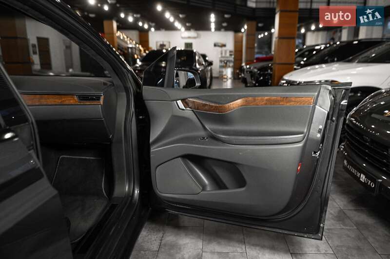 Позашляховик / Кросовер Tesla Model X 2019 в Одесі фото 23 Позашляховик / Кросовер Tesla Model X 2019 в Одесі