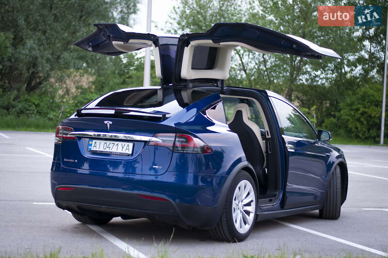 Позашляховик / Кросовер Tesla Model X 2017 в Бучі