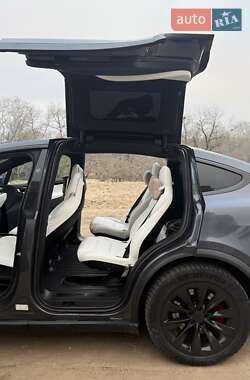 Позашляховик / Кросовер Tesla Model X 2018 в 