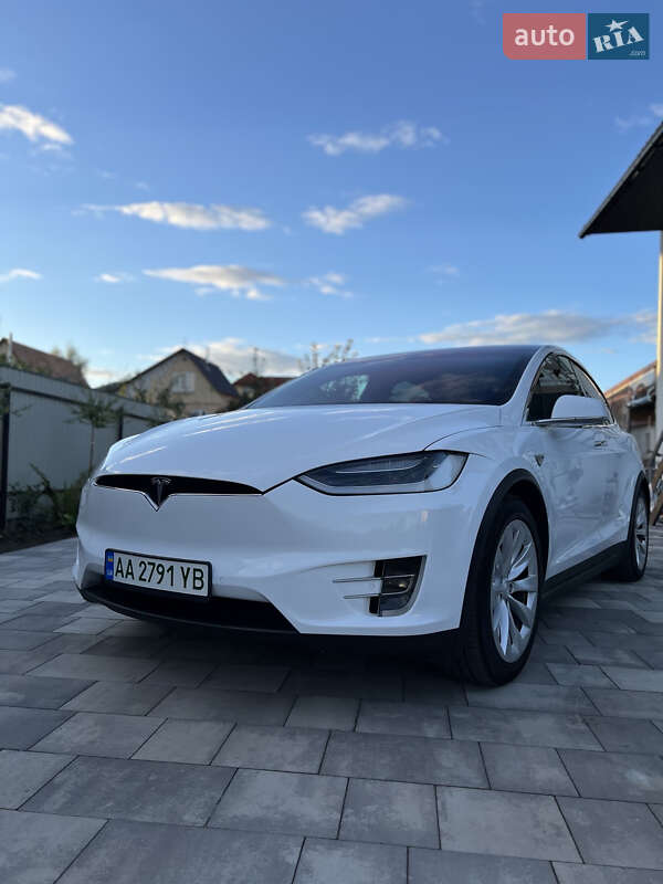 Внедорожник / Кроссовер Tesla Model X 2016 в Киеве