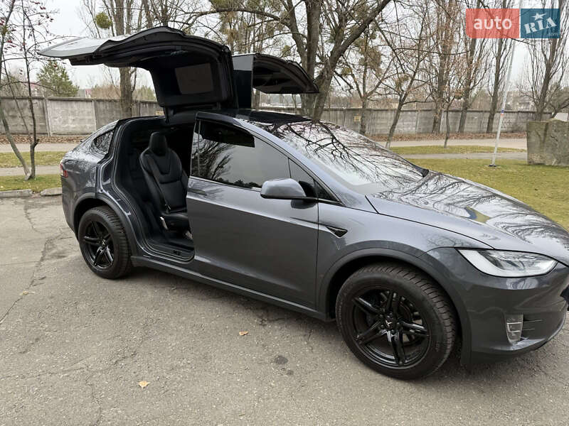 Tesla Model X 2019