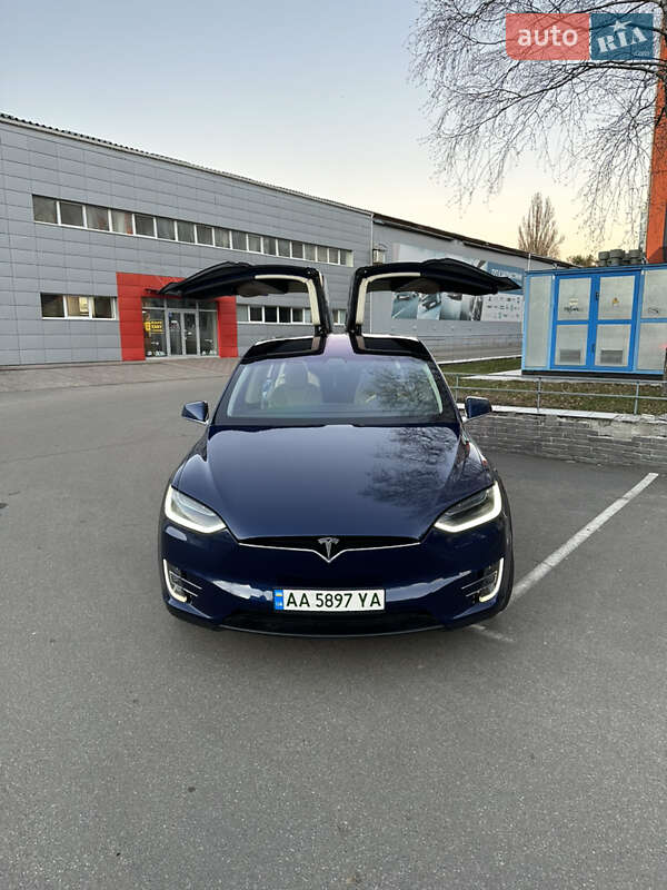 Позашляховик / Кросовер Tesla Model X 2016 в Києві