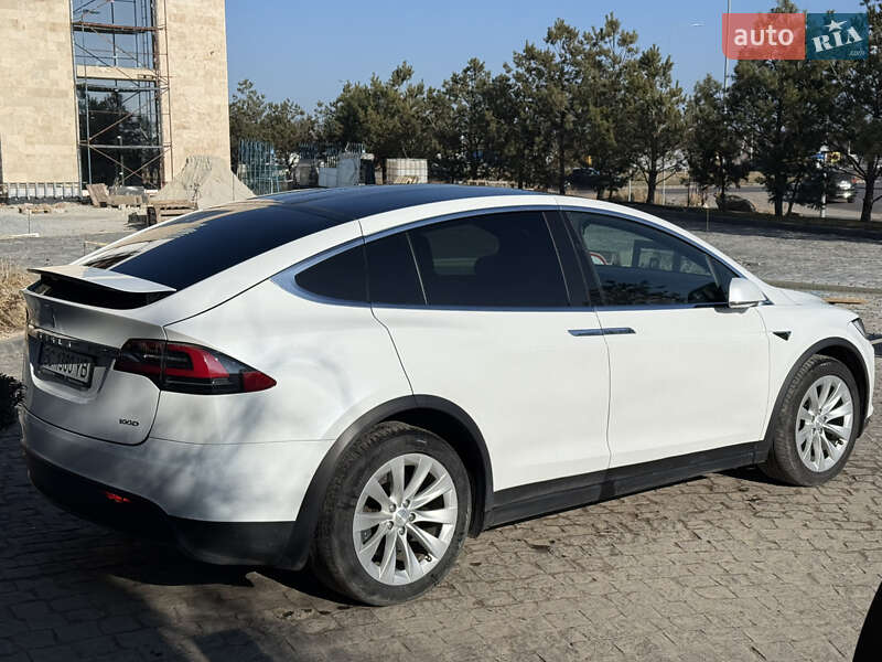 Позашляховик / Кросовер Tesla Model X 2018 в Львові
