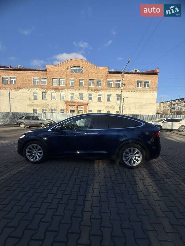 Позашляховик / Кросовер Tesla Model X 2016 в Івано-Франківську