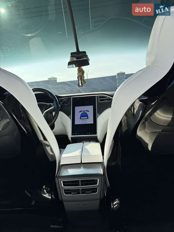 Позашляховик / Кросовер Tesla Model X 2016 в Івано-Франківську