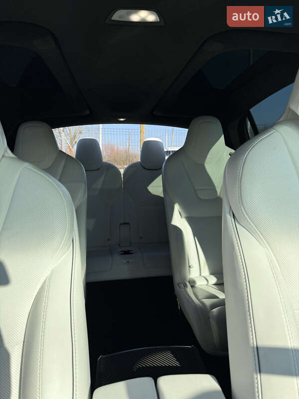 Позашляховик / Кросовер Tesla Model X 2016 в Івано-Франківську