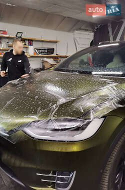 Позашляховик / Кросовер Tesla Model X 2020 в 