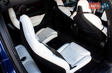 Позашляховик / Кросовер Tesla Model X 2019 в 