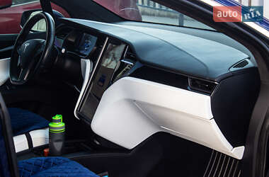 Позашляховик / Кросовер Tesla Model X 2019 в 