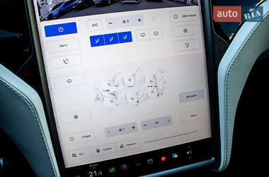 Позашляховик / Кросовер Tesla Model X 2019 в 