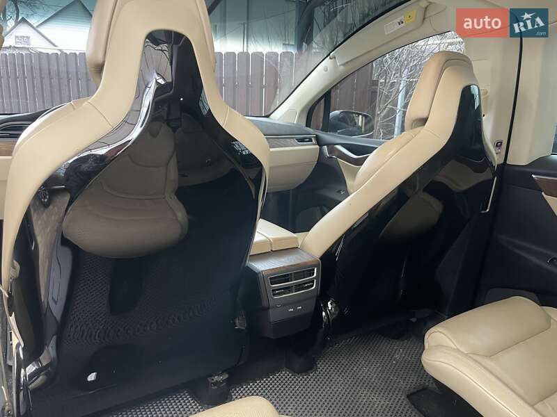 Позашляховик / Кросовер Tesla Model X 2016 в Дніпрі