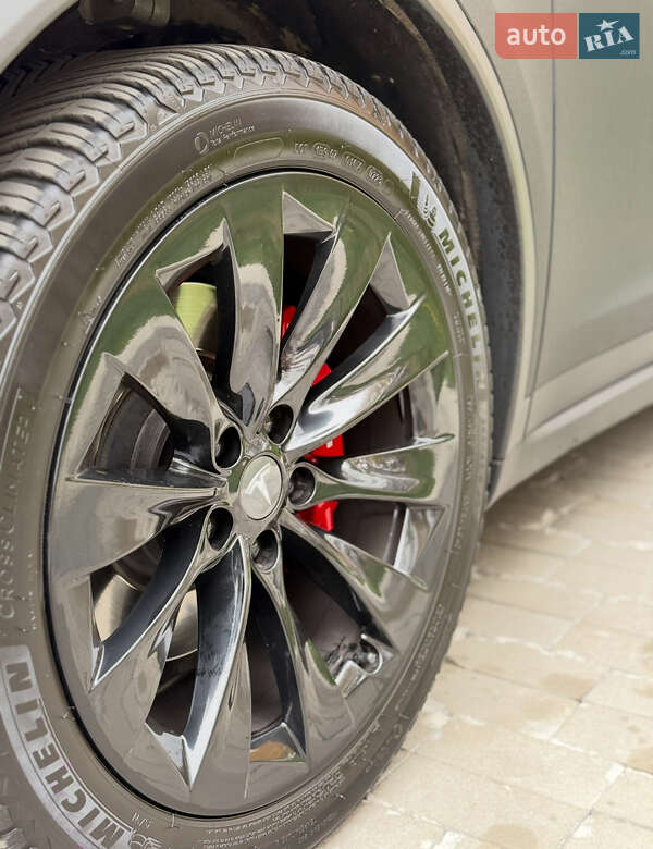Позашляховик / Кросовер Tesla Model X 2019 в Києві