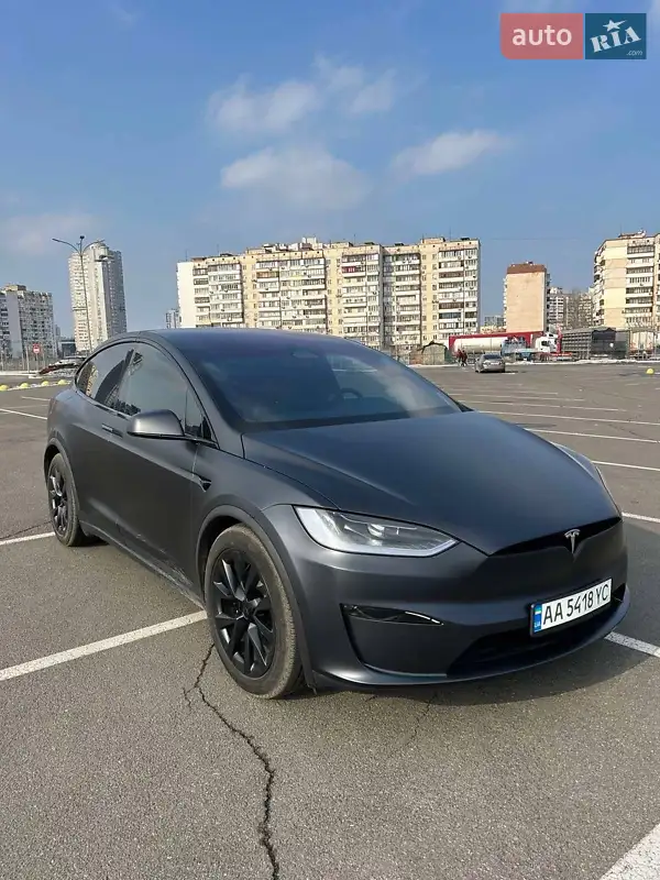 Tesla Model X 2024