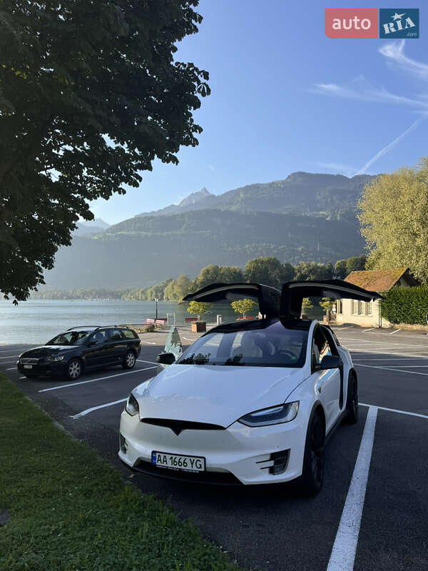 Внедорожник / Кроссовер Tesla Model X 2016 в Киеве