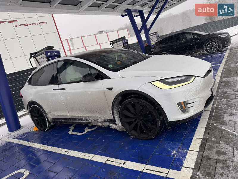 Внедорожник / Кроссовер Tesla Model X 2016 в Киеве