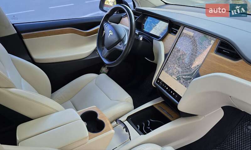 Позашляховик / Кросовер Tesla Model X 2018 в Івано-Франківську