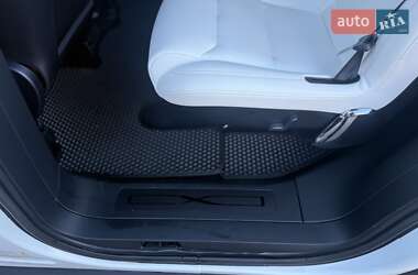 Позашляховик / Кросовер Tesla Model X 2020 в 