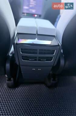 Позашляховик / Кросовер Tesla Model X 2020 в 