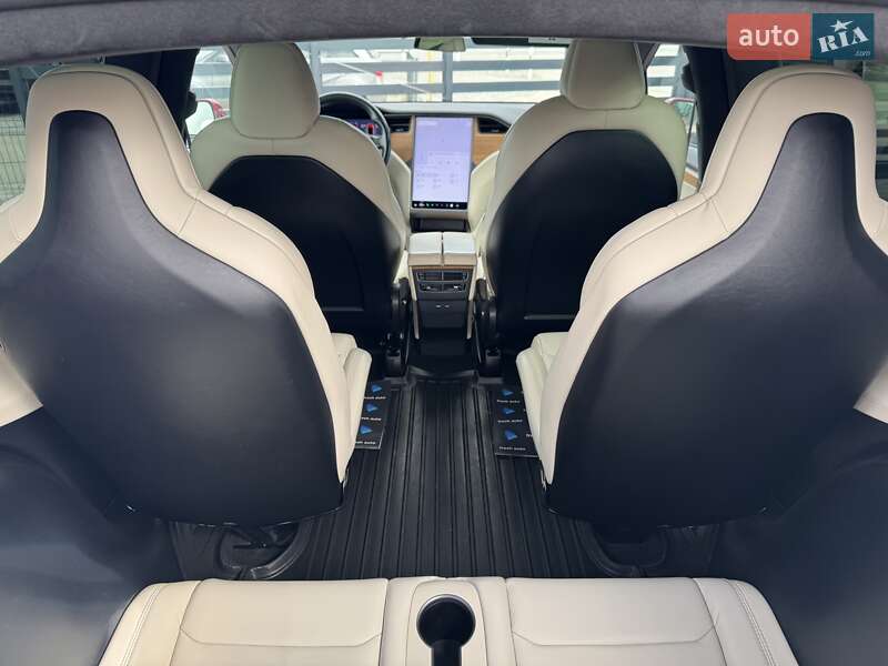 Внедорожник / Кроссовер Tesla Model X 2020 в Ровно