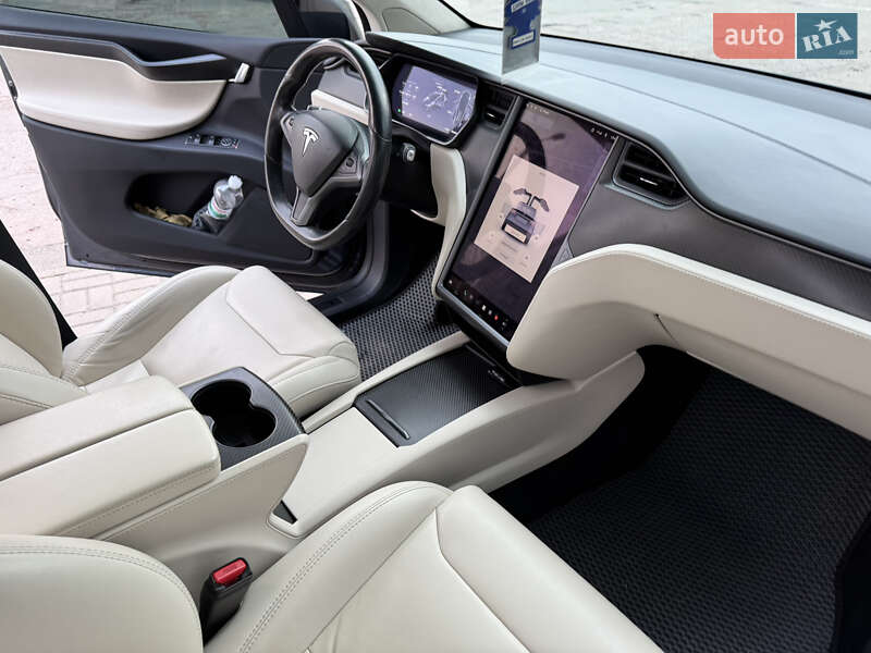 Позашляховик / Кросовер Tesla Model X 2019 в Чернігові