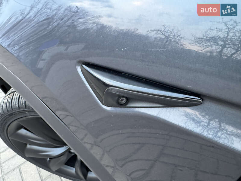 Позашляховик / Кросовер Tesla Model X 2019 в Чернігові