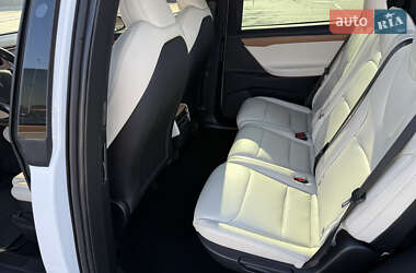 Позашляховик / Кросовер Tesla Model X 2020 в 