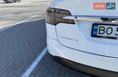 Позашляховик / Кросовер Tesla Model X 2020 в 