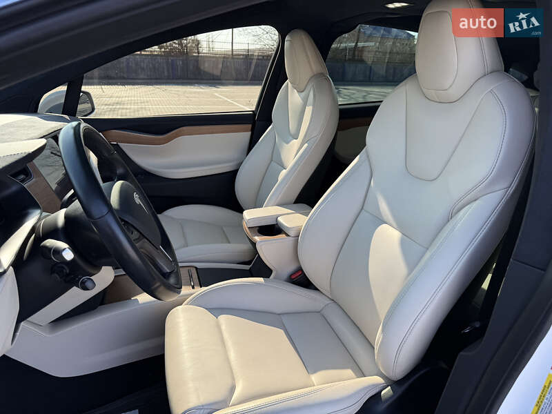Внедорожник / Кроссовер Tesla Model X 2020 в Тернополе