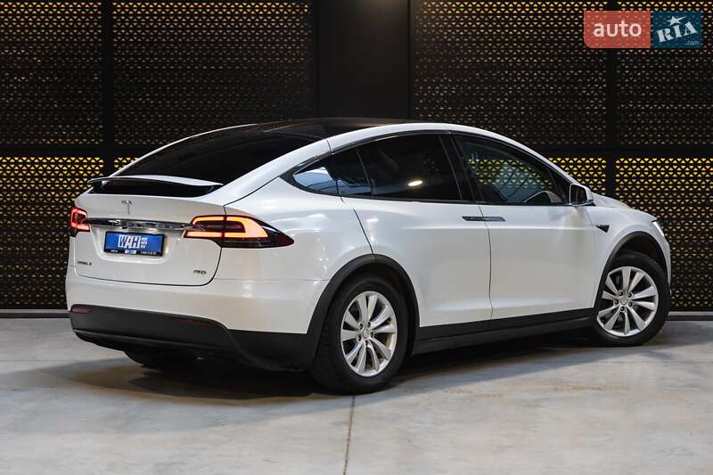 Позашляховик / Кросовер Tesla Model X 2017 в Луцьку