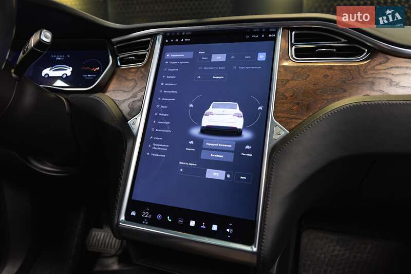 Позашляховик / Кросовер Tesla Model X 2017 в Луцьку