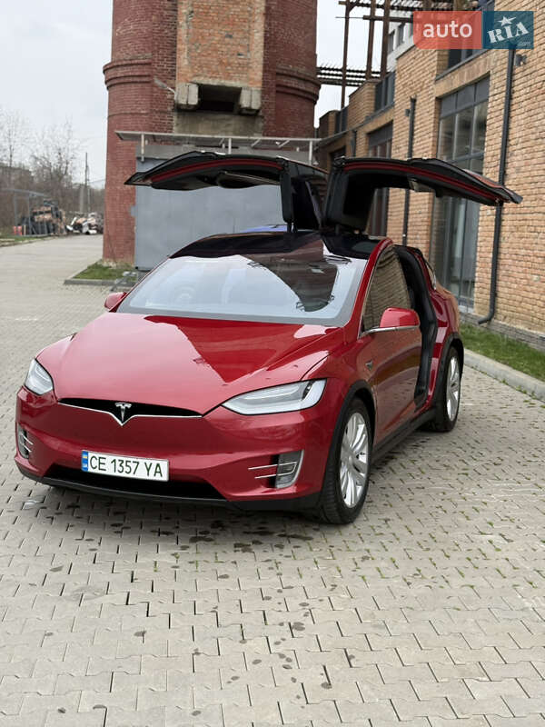 Позашляховик / Кросовер Tesla Model X 2016 в Чернівцях
