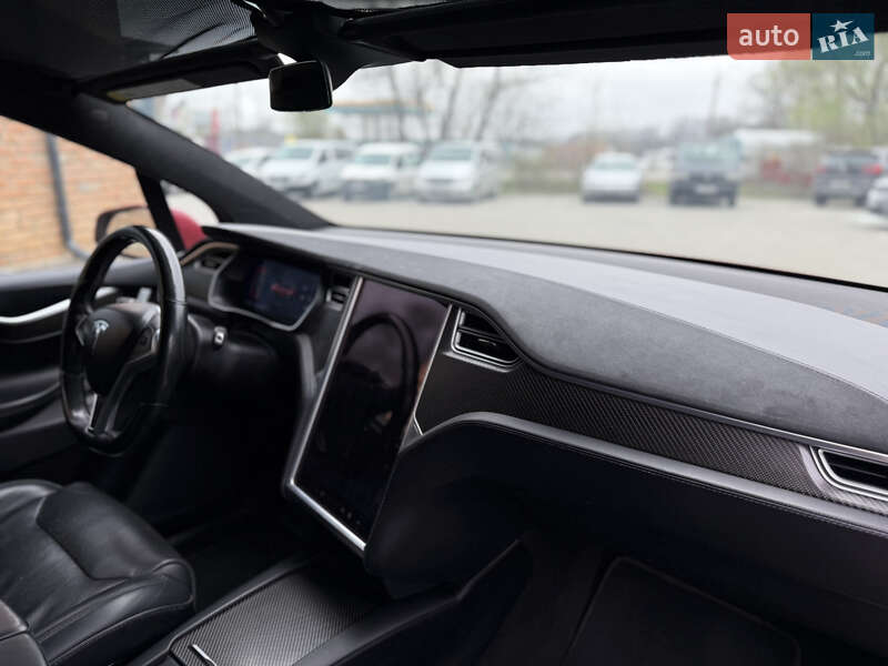 Позашляховик / Кросовер Tesla Model X 2016 в Чернівцях