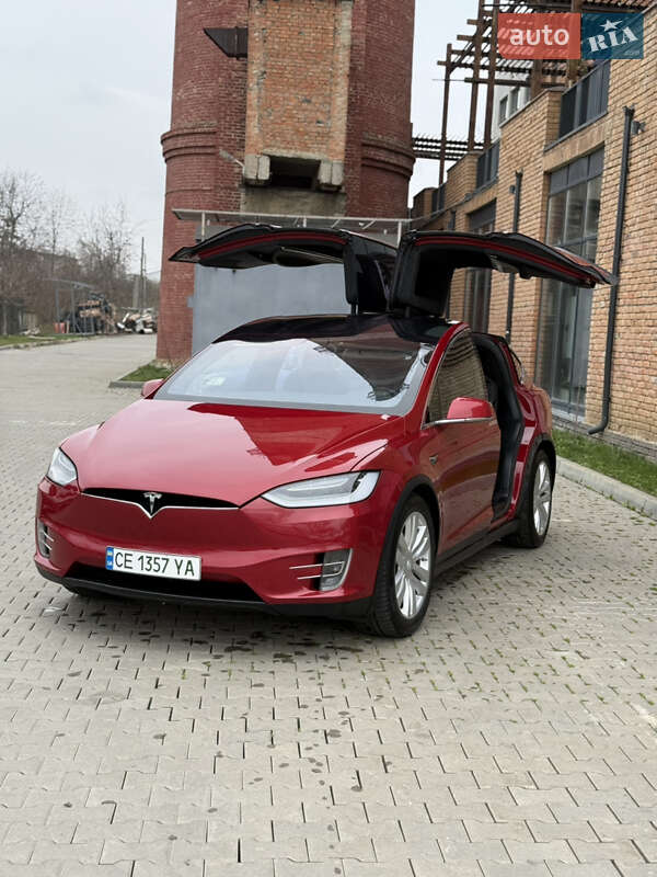 Позашляховик / Кросовер Tesla Model X 2016 в Чернівцях