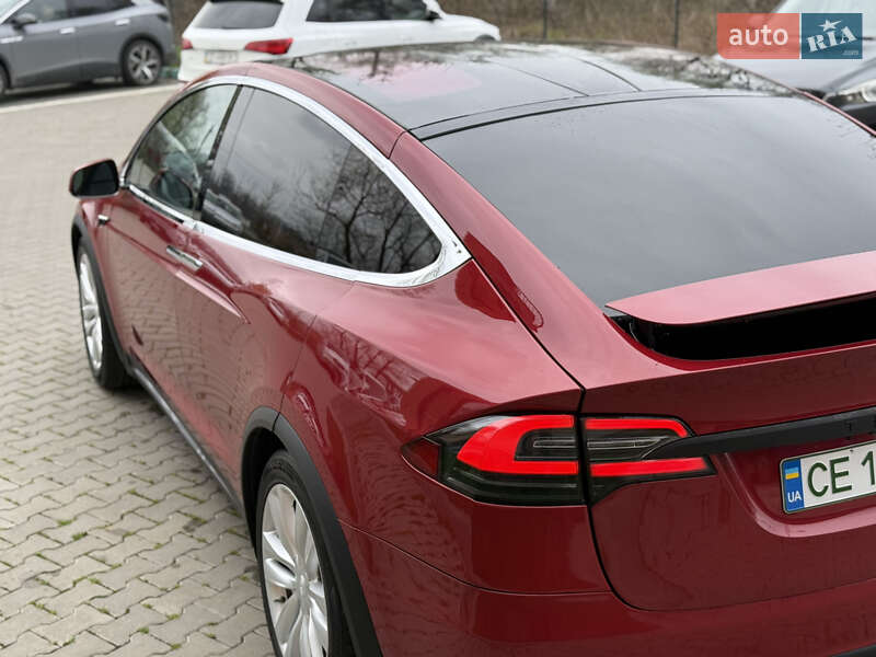 Позашляховик / Кросовер Tesla Model X 2016 в Чернівцях