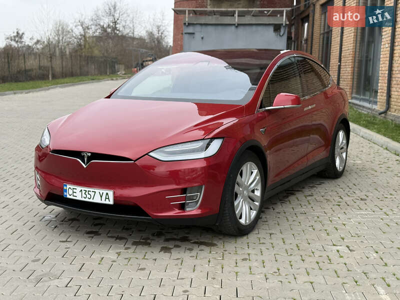 Позашляховик / Кросовер Tesla Model X 2016 в Чернівцях