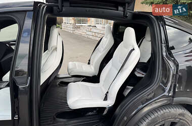 Позашляховик / Кросовер Tesla Model X 2017 в 