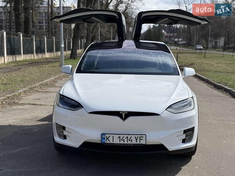Tesla Model X 2019