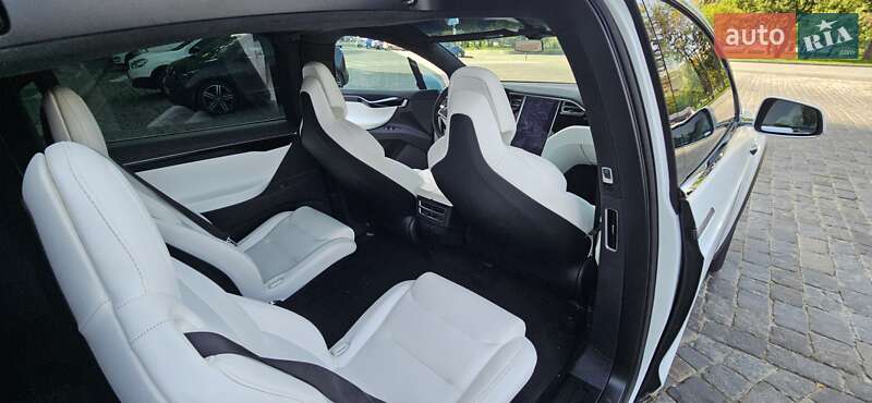 Позашляховик / Кросовер Tesla Model X 2017 в Харкові