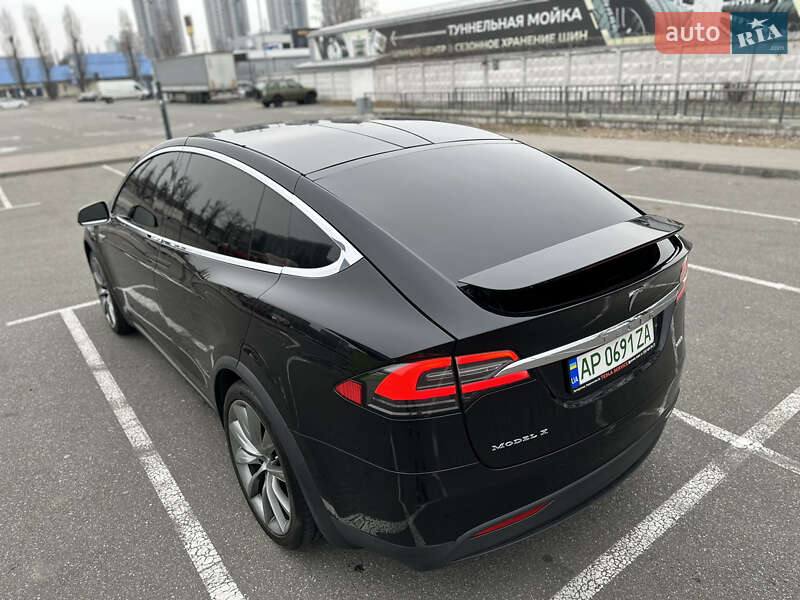 Позашляховик / Кросовер Tesla Model X 2015 в Києві