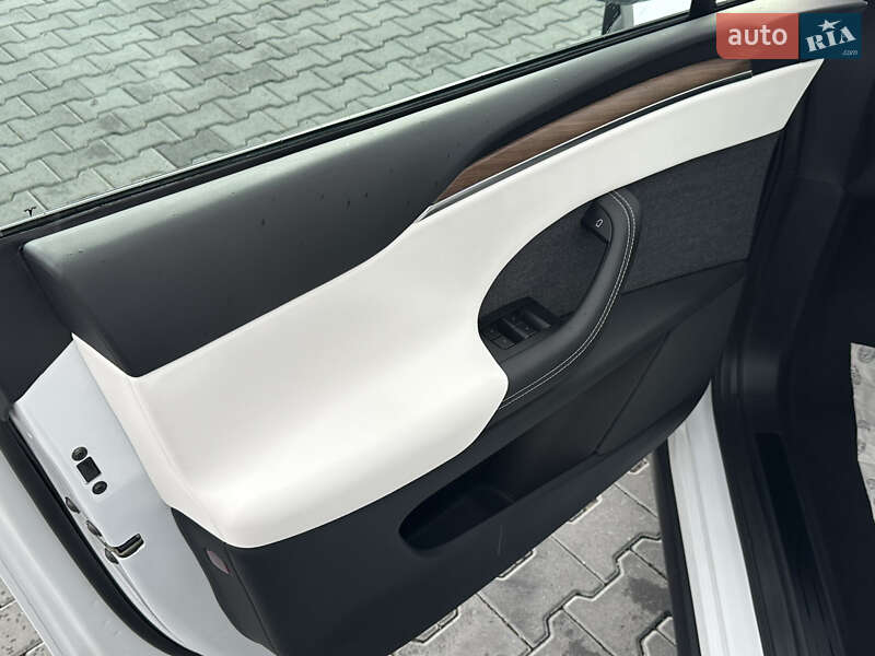 Позашляховик / Кросовер Tesla Model X 2022 в Чернівцях фото 15 Позашляховик / Кросовер Tesla Model X 2022 в Чернівцях