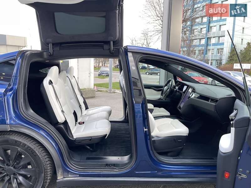 Внедорожник / Кроссовер Tesla Model X 2019 в Киеве