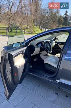 Внедорожник / Кроссовер Tesla Model X 2018 в 